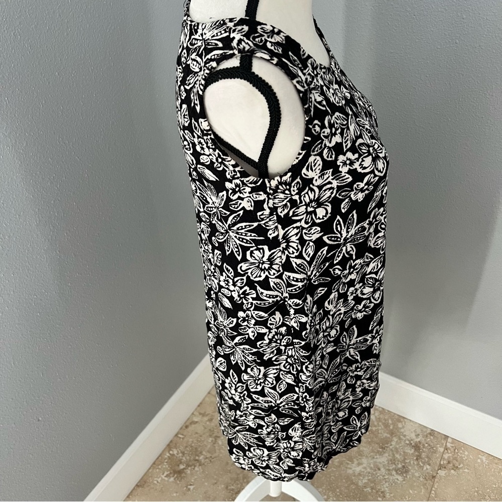 Notations Plus Size 1X Black & White Tropical Floral Sleeveless Tunic Top - Picture 2 of 8